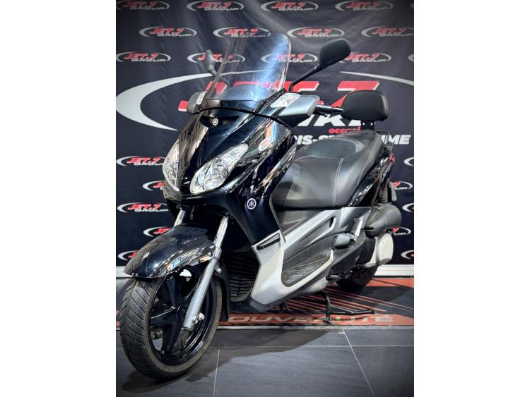 YAMAHA X-MAX 250