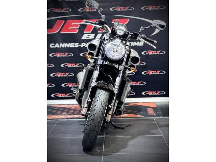 YAMAHA V-MAX 1700